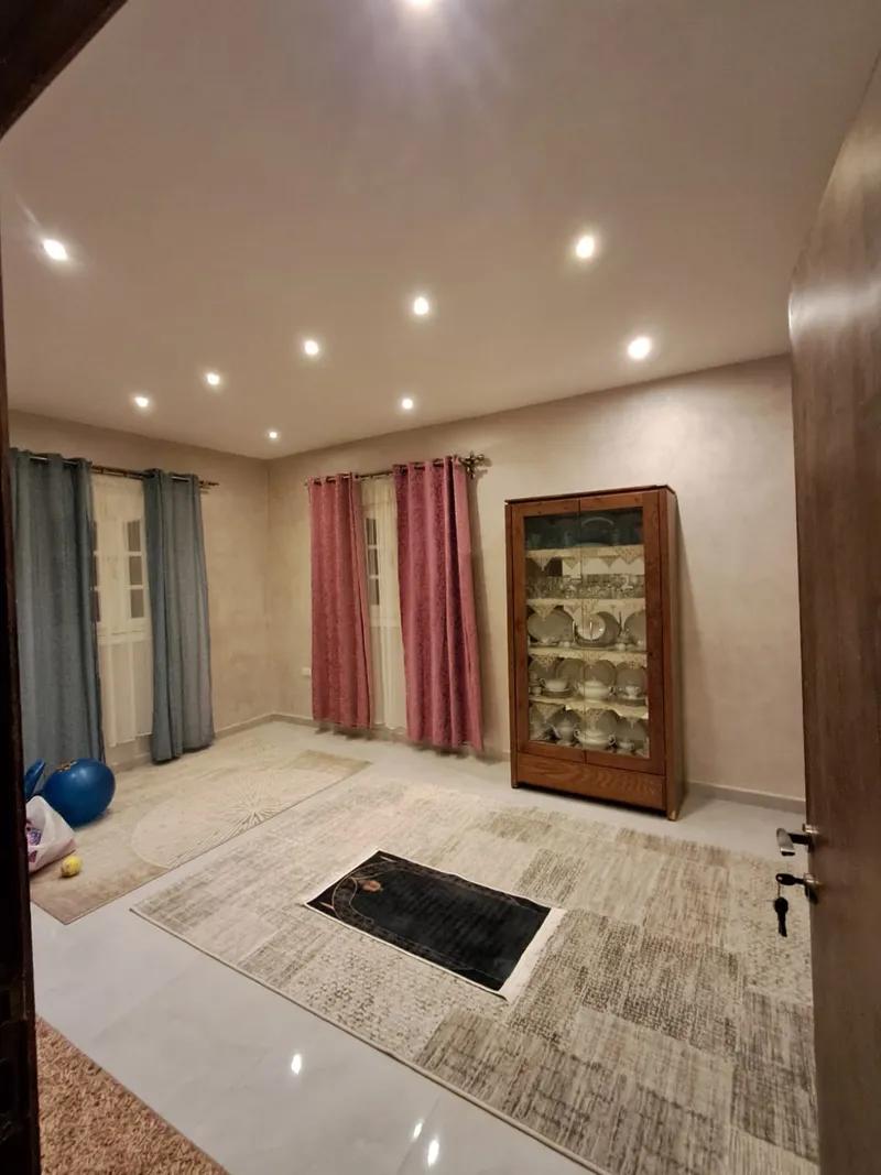 شقه للبيع الحي الخامس الشيخ زايد