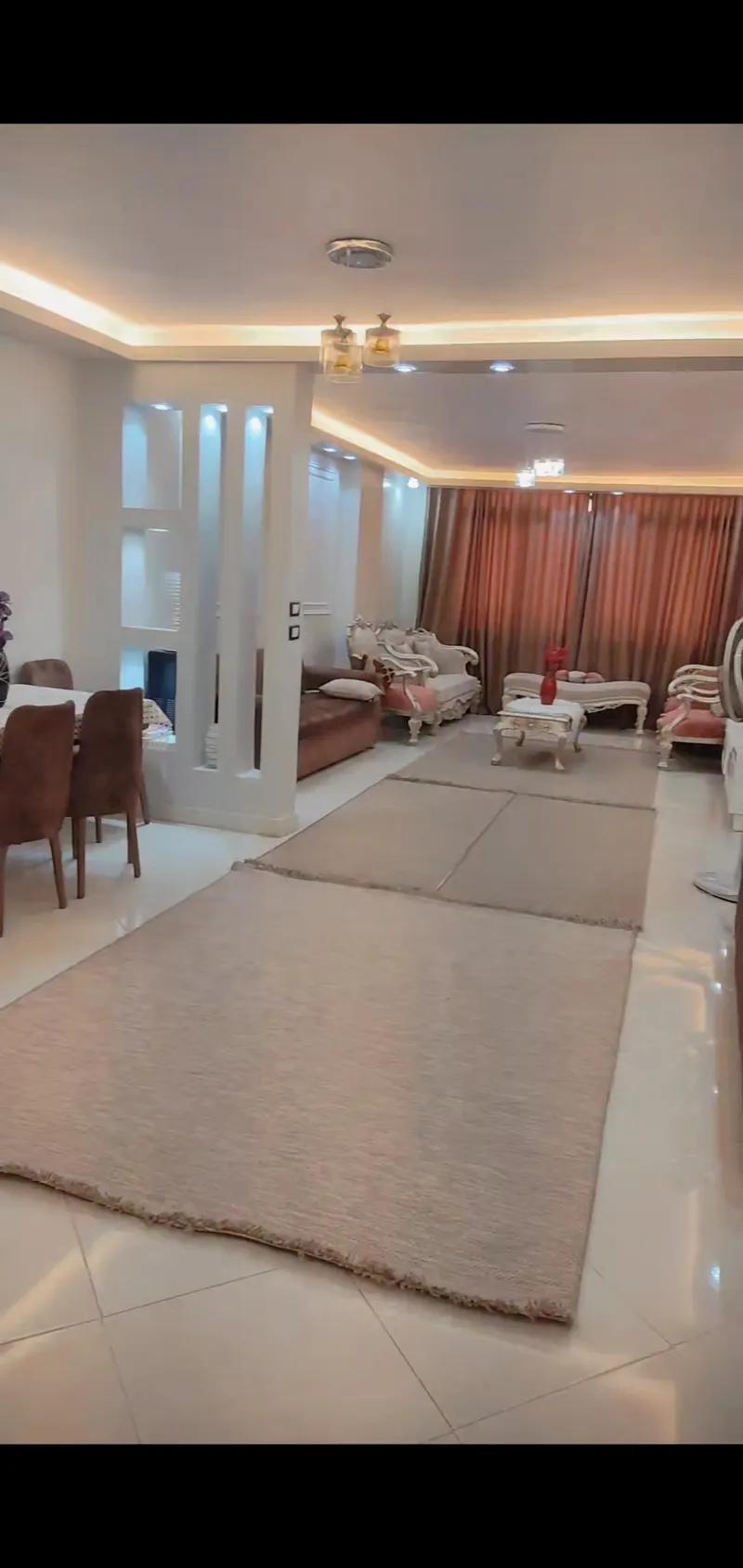 بجوار محطه مترو الهايكستيب