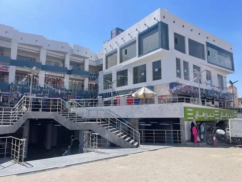 محل ارضي بمول باكتوبر مفيش مول غيره بالمنطقه كلها