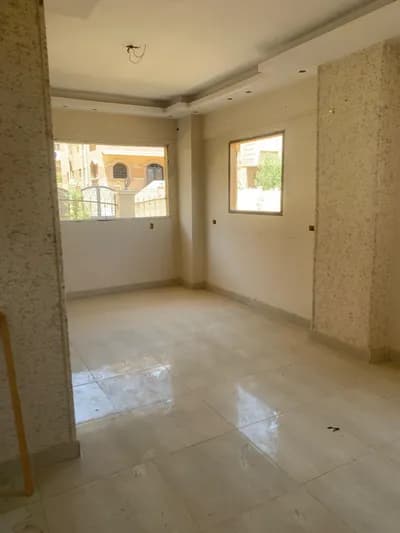شقه بالشيخ زايد تصلح / ادارى / سكنلى مساحه 135 متر + حديقه 75 متر in  الشيخ زايد,  الحي الحادي عشر - 3,500,000 EGP