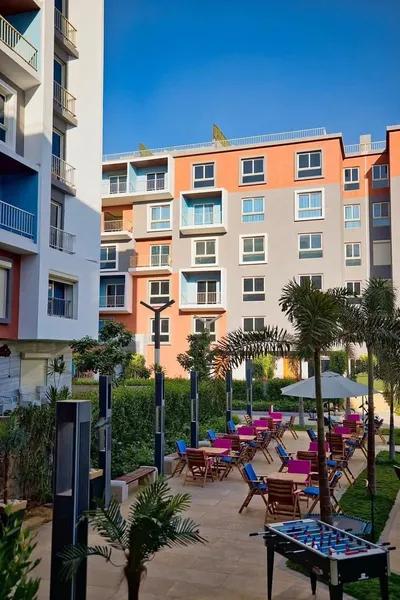 شقة متشطبة، بالفرش والاجهزه والمطبخ والتكييفات، واستلام فوري في القاهرة, القاهرة الجديدة, كمبوند القاهرة الجديدة, امورادا - 3,000,000 جنيه