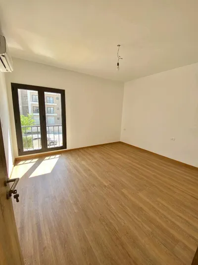 هتعيش في مكان هادي وقريب من كل حاجه🏡 in  القاهرة الجديدة,  كمبوند القاهرة الجديدة,  فيفث سكوير - 5,000,000 EGP