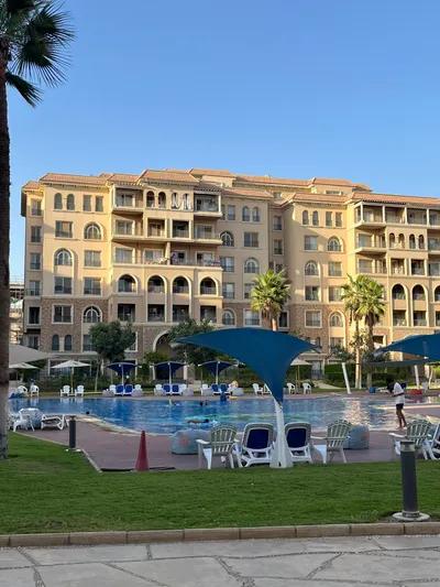 شقة متشطبة بالتكييفات ارضي بجاردن⚜️ في القاهرة, القاهرة الجديدة, كمبوند القاهرة الجديدة, 90 افينيو - 10,000,000 جنيه