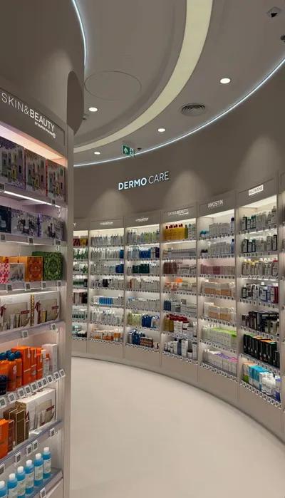 صيدلية الليع في مركز طبي_بالكامل✨📍 في القاهرة, العاصمة الإدارية الجديدة, مناطق أخرى - 7,402,500 جنيه