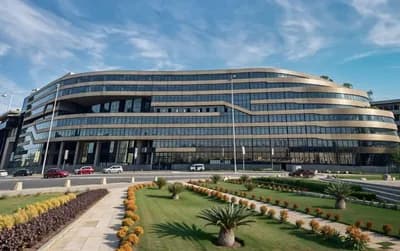 محل للبيع جاهز للمعاينة ارضي واجهة اول قسط بعد الاستلام in القاهرة, العاصمة الإدارية الجديدة - 2,600,000 EGP