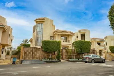 ڤيلا استلام فوري في كمبوند قلب التجمع الخامس علي التسعين in  New Cairo,  New cairo Compounds,  Others - 11,000,000 EGP