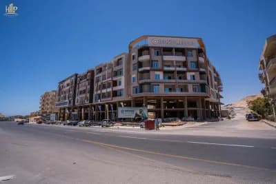 شقة غرفة و صالة 71 متر ب Iconic Resort بطريق الهضبة بالغردقة in Red Sea, Hurghada - 3,242,925 EGP