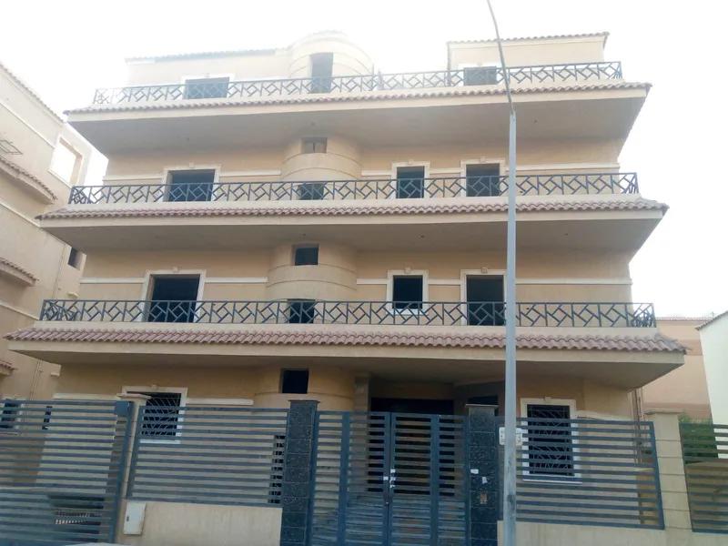 للبيع ٤ فيلات بجوار بعضهم في الشروق