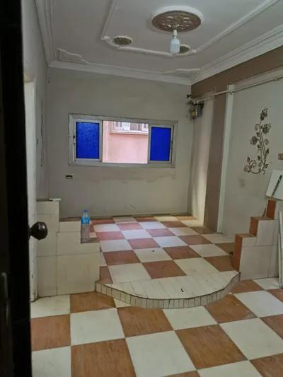 شقه نص تشطيب في افضل موقع في ام بيومي السعر مطلوب 700 الف قابل التفاوض في القليوبية, شبرا الخيمة - 700,000 جنيه