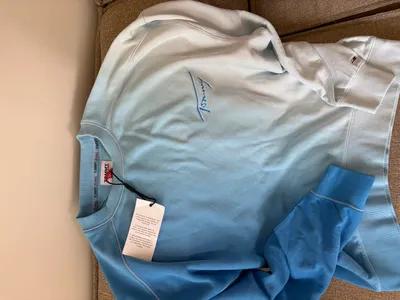 Tommy sweatshirt size large في الجيزة, 6 أكتوبر - 1,600 جنيه