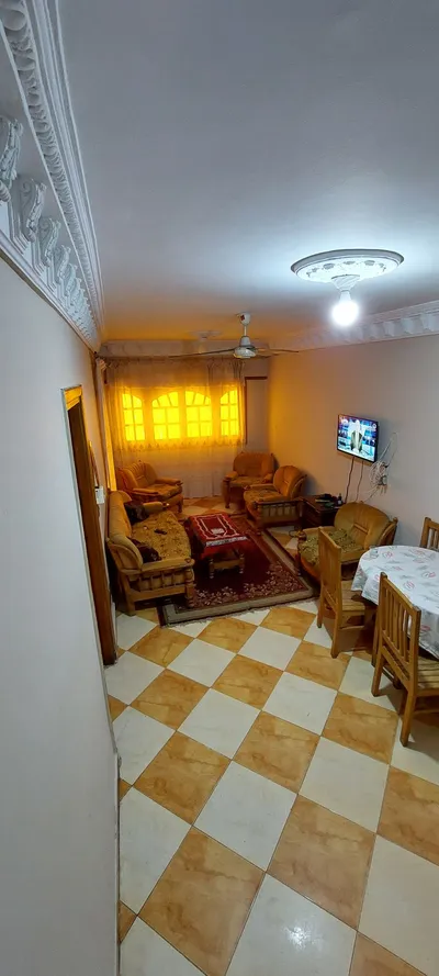 شقة للبيع قريبة للبحر بميامي، الإسكندرية in الإسكندرية, ميامي - 2,800,000 EGP
