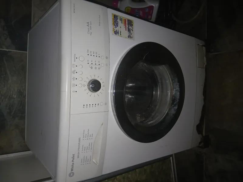 غسالة وايت بوينت ٧ك بحالة جيدة وتعمل بكفاءة