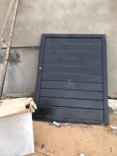 باب حديد كبير لون اسود متركبش لم يستخدم جديد في القاهرة, طريق مصر إسكندرية الصحراوي - 11,000 جنيه