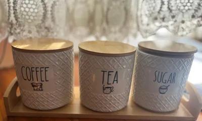 طقم برطمانات شاي - سكر - قهوة على صينية خشب في الإسكندرية, سموحة - 550 جنيه