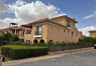 بخصم 54% فيلا بجاردن للبيع ف كمبوند سراي سور بسور مع مدينتني بفيو بحري in  New Cairo,  New cairo Compounds,  Sarai - 10,000,000 EGP