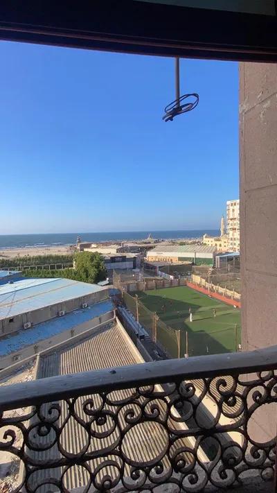 شقة صف اول علي البحر باشلاء السواحل بورسعيد في بورسعيد, حي المناخ - 7,200,000 جنيه