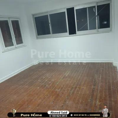 شقة للايجار– سابا باشا - خطوات من البحر في الإسكندرية, سابا باشا - 20,000 جنيه