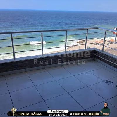 شقه للبيع - كامب شيزار - بحر مباشر في الإسكندرية, كامب سيزار - 10,000,000 جنيه