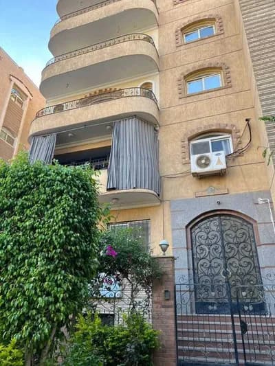 عمارة 5 ادوار للبيع او للإستثمار 6 اكتوبر بالحي الخامس in  6 أكتوبر,  الحي الخامس - 18,000,000 EGP