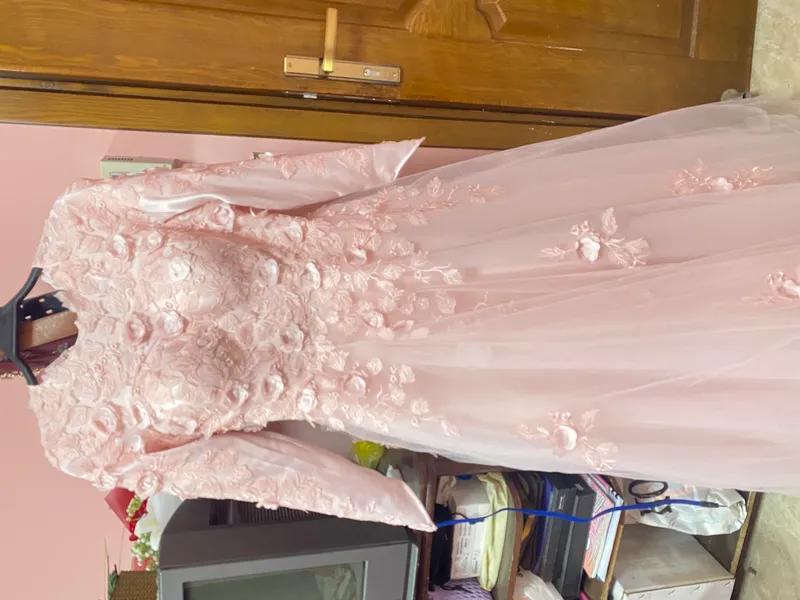 فستان غير مستعمل ولا مرة