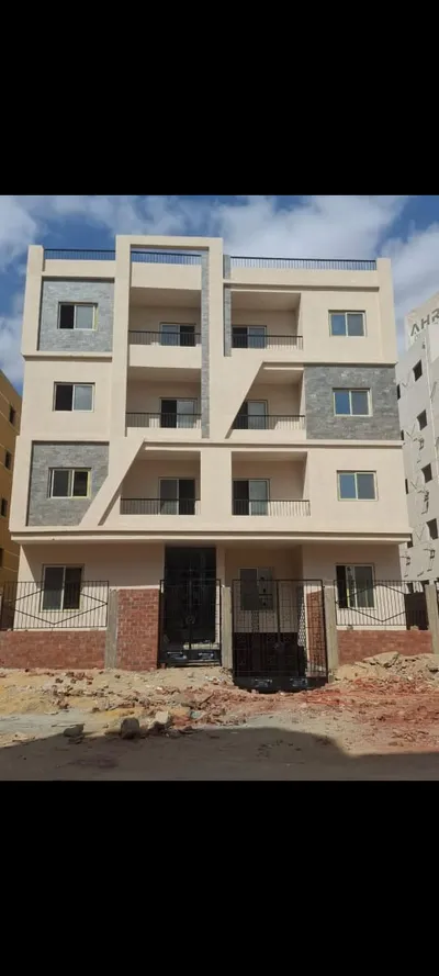 شقه للبيع بكومباوند جرايا التجمع تمر حنه 5 دقائق من الرحاب  in  القاهرة الجديدة,  تمر حنة - 15,000,000 EGP