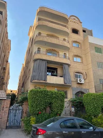فرصه للاستثمار روعه عماره سكنيه مساحة ٣٠٠ م in  6 أكتوبر,  الحي الخامس - 18,000,000 EGP