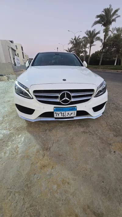 Mercedes Benz C180 in Giza, Sheikh Zayed - 1,980 EGP