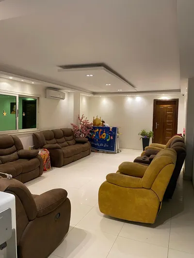 عيادة بولي كلينيك للايجار حدائق الاهرام البوابه الرابعة مباشرة  in الجيزة, حدائق الاهرام - 5,000 EGP