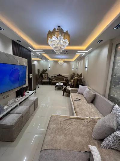 شقه لقطه في ميامي قريبه من البحر في الإسكندرية, ميامي - 3,700,000 جنيه