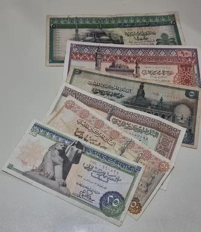 طقم عملات السبعينات في القاهرة, وسط القاهرة - 250 جنيه