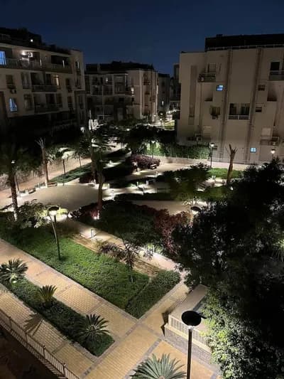 شقه لقطه في جايد in  القاهرة الجديدة,  كمبوند القاهرة الجديدة,  ايست تاون - 4,500,000 EGP