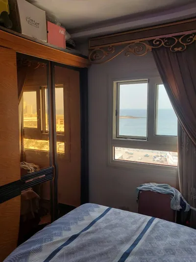 شقة لؤطة للبيع علي البحر in الإسكندرية, بحرى والأنفوشى - 2,500,000 EGP