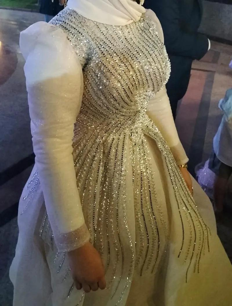 فستان سواريه ينفع خطوبه لونه بيج فاتح