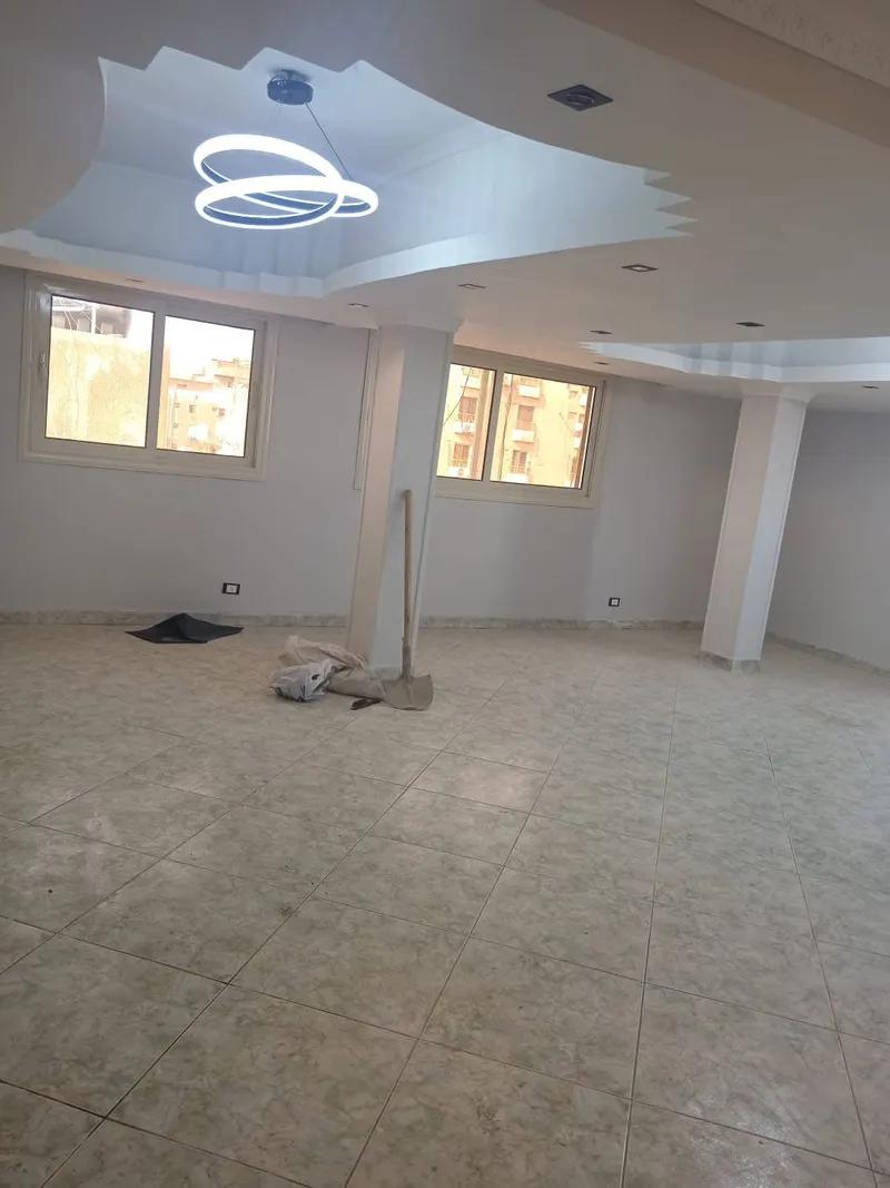 شقه للبيع في المنطقه الثامنه