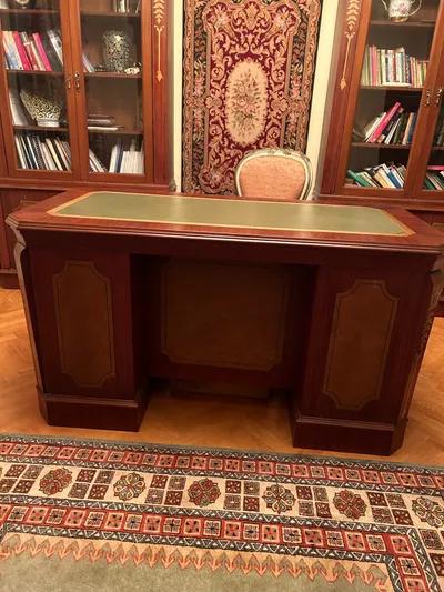 مكتب خشب زان بالمركتريه وجلد طبيعي في القاهرة, مدينة الشروق - 12,000 جنيه