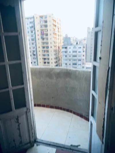 شقة للبيع في باكوس سينما ليلي بجوار معد الجزار غرفتين و صالة صغيرة in الإسكندرية, باكوس - 550,000 EGP