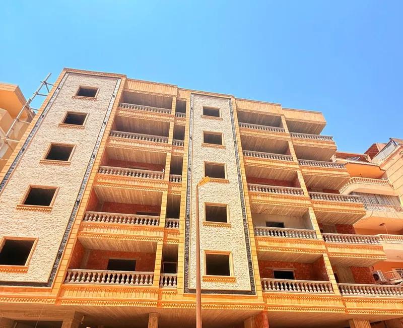 شقه واجهه 120م في موقع مميز في حدايق الاهرام بمقدم35 ٪