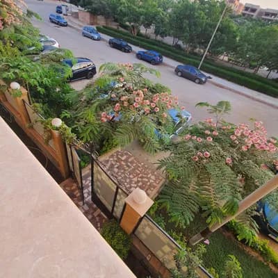 شقه الايجار دور اول في مستثمرون جنوبيه علي فيوو جاردن in  القاهرة الجديدة,  المستثمرين الجنوبية - 21,000 EGP