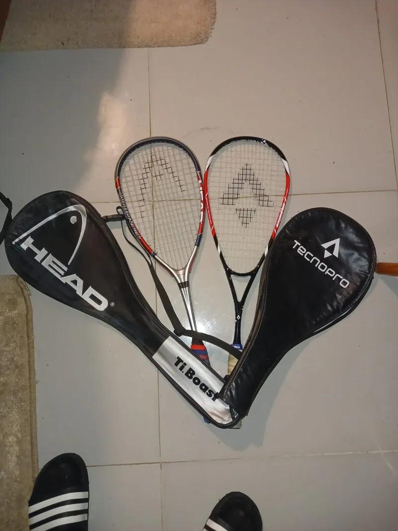 مضارب تنس واسكواش بحالة ممتازة