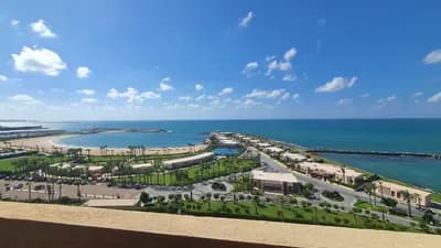 شقة للبيع في سان ستيفانو بحر مباشر in الإسكندرية, سان ستيفانو - 11,000,000 EGP