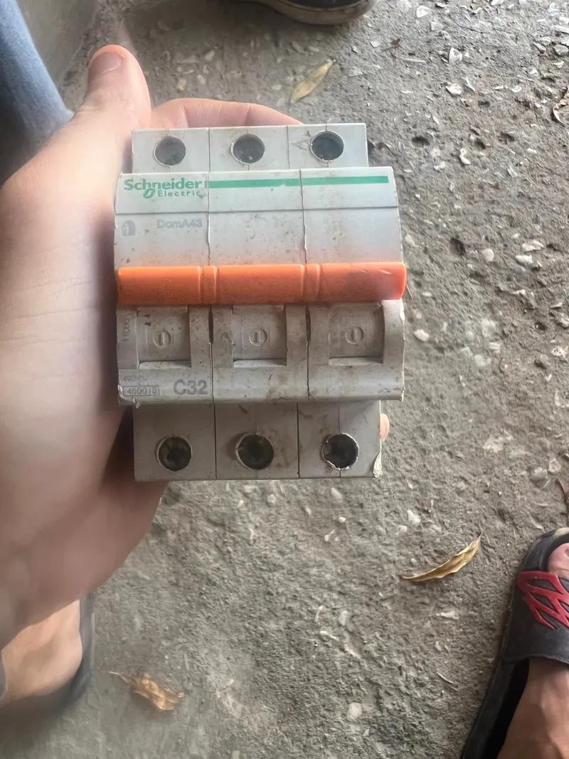 مفاتيح اشنايدر وسلك للبيع اكتوبر