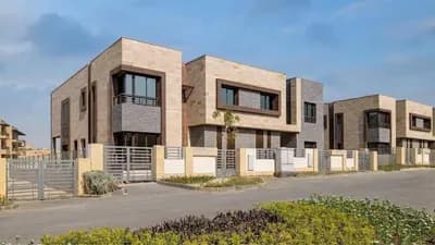 شقة كورنر دبل فيو 239م بجاردن  روف في كمبوند بترفلاي in  New Cairo,  New cairo Compounds,  Sarai - 20,945,092 EGP