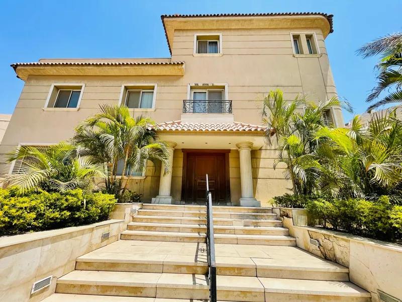 فيلا منفصله للبيع في مدينة الشروق