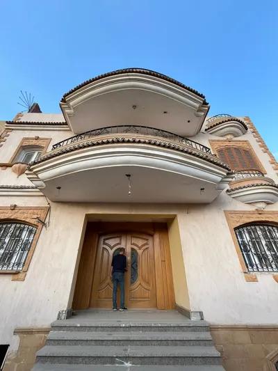 فيلا فاخرة موقع متميز بحمام سباحة وجاكوزي خاص في القاهرة, مدينة الشروق - 15,800,000 جنيه