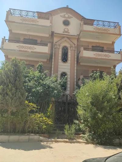 اغتنم الفرصة فيلا لقطة مقسمه شقق إجمالي ٦شقق سكن عائلي أو في القاهرة, مدينة الشروق - 16,000,000 جنيه