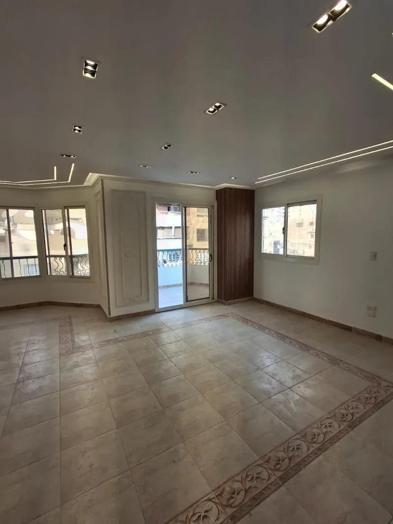 للبيع شقه اول سكن المربع الذهبى مدينه نصر Code T97