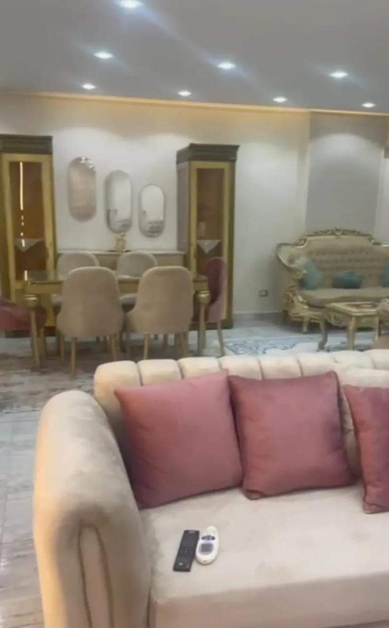 شقه للبيع بمدينه نصر بين مكرم عبيد وعباس العقاد code T65