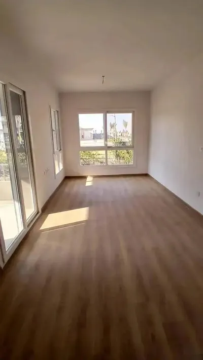 شقه استلام فورى متشطبه بالكامل+جاردن خلف مول العرب بالقسط in  الشيخ زايد,  كمبوند الشيخ زايد,  كيان - 2,300,000 EGP