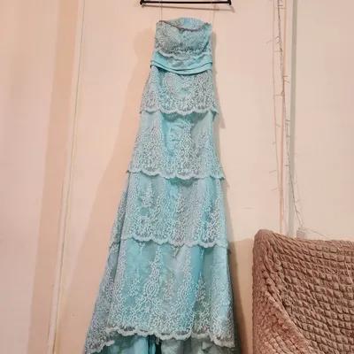 فستان سواريه يلبس لحد ٥٠ كيلو ملبوس مرة وحدة ب in Cairo, Gesr Al Suez - 350 EGP