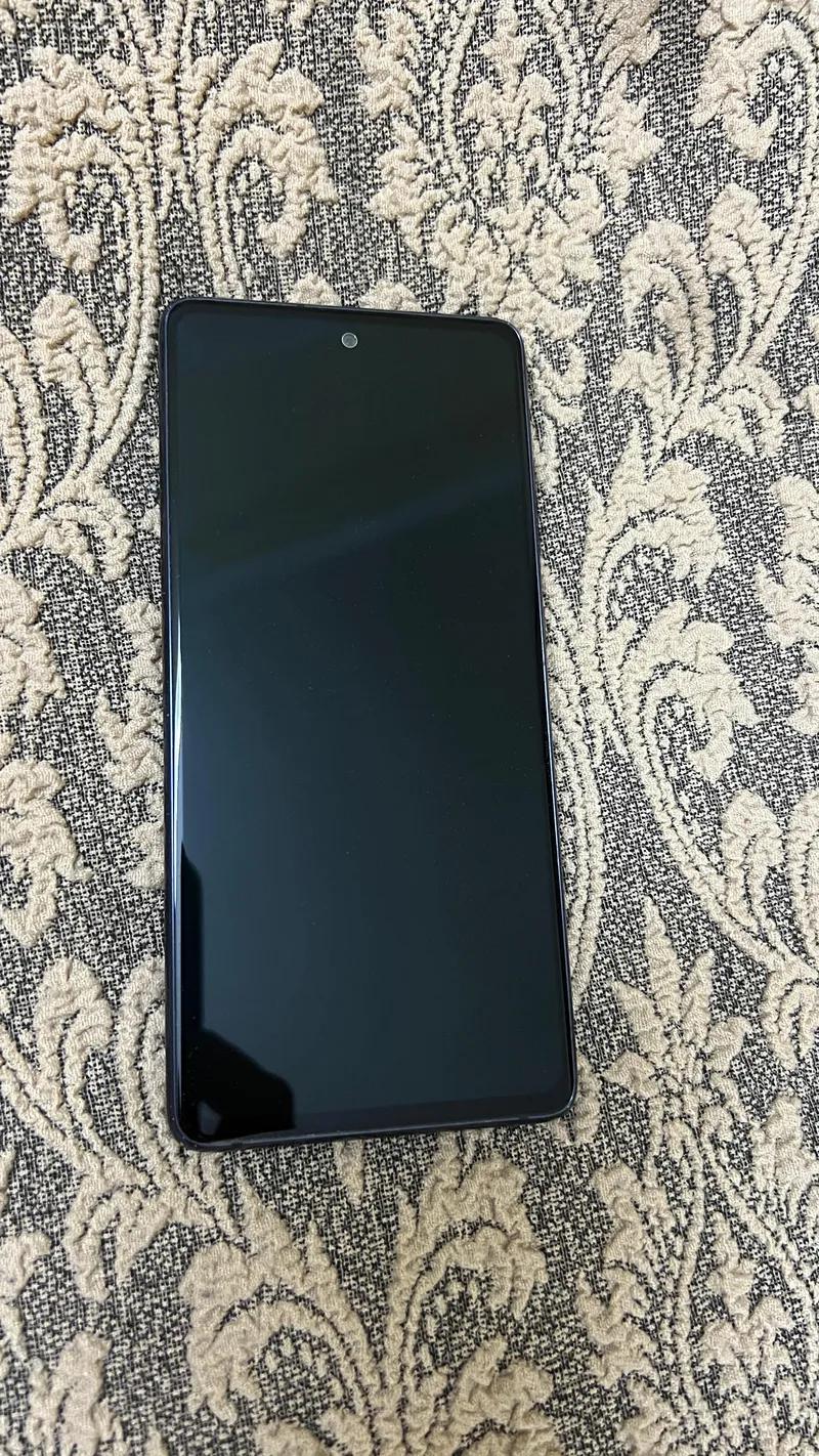 SAMSUNG s20fe عيبه البطاريه بتخلص بسرعه وبيشحن بسرعه معاه رأس الشاحن